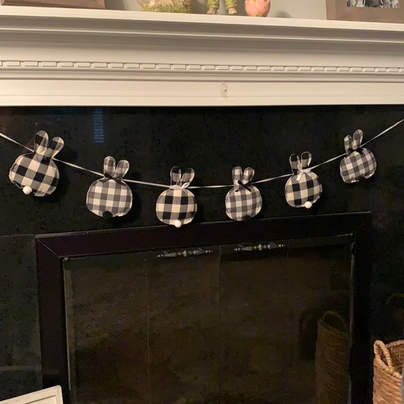 Easter Buffalo Plaid Bunny Rabbit Garland Like New Condition FARMHOUSE - Picture 1 of 10
